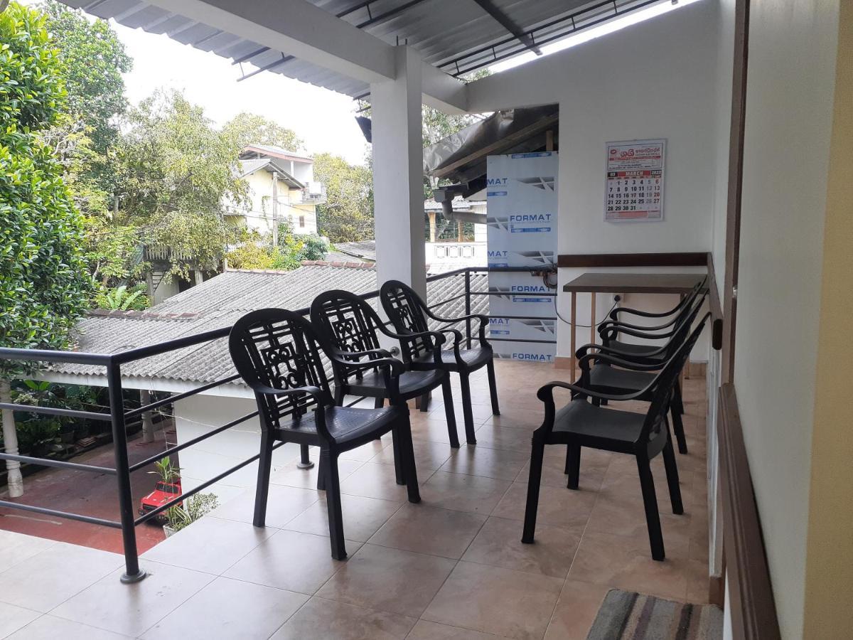 Emarald Holiday Homes Anuradhapura Bagian luar foto