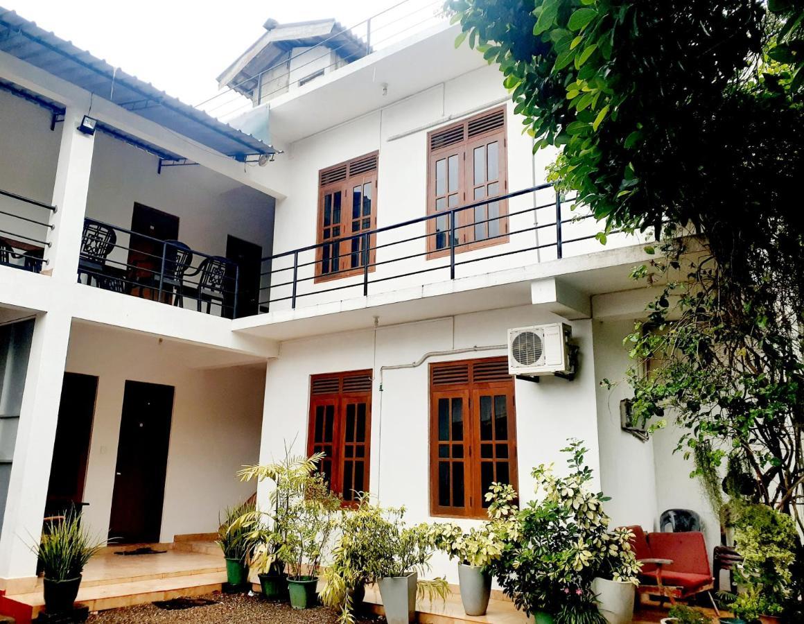 Emarald Holiday Homes Anuradhapura Bagian luar foto