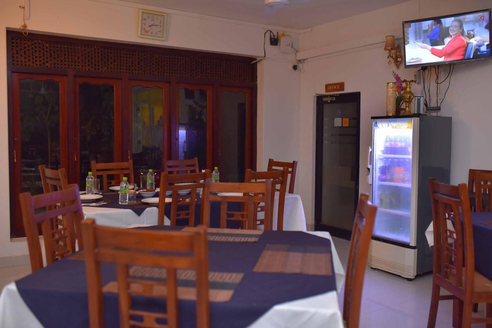 Emarald Holiday Homes Anuradhapura Bagian luar foto