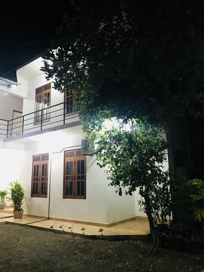 Emarald Holiday Homes Anuradhapura Bagian luar foto