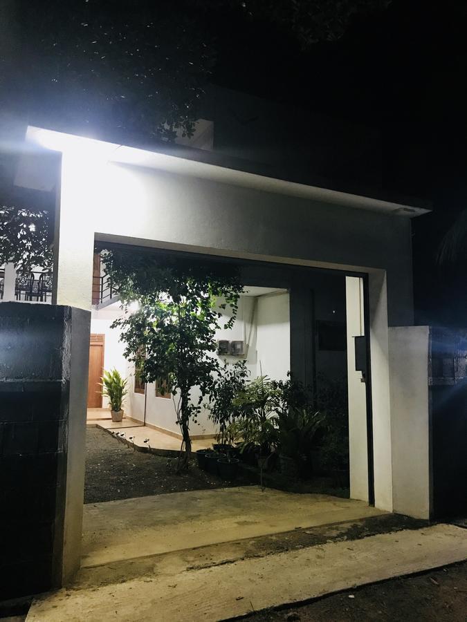 Emarald Holiday Homes Anuradhapura Bagian luar foto